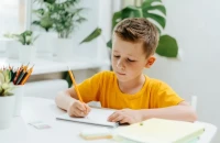 Τι να κάνετε όταν το παιδί βαριέται να διαβάσει