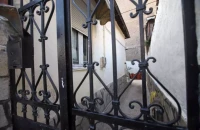 Εύβοια: Ηλικιωμένος ήρθε αντιμέτωπος με κακοποιούς και ο γιος έβλεπε «ζωντανά» τη ληστεία από κάμερες ασφαλείας