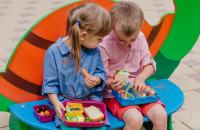 Πώς να κάνετε το παιδί σας να δοκιμάσει νέες τροφές