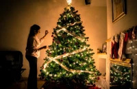 Οι άνθρωποι που στολίζουν νωρίτερα για τα Χριστούγεννα είσαι πιο ευτυχισμένοι