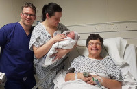 Γιαγιά γέννησε το εγγόνι της για χάρη της κόρης της!