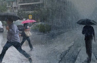 Καιρός: Bροχές, καταιγίδες και σκόνη μέχρι την Τρίτη σε όλη τη χώρα