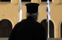 Ηλεία: Ιερέας χωρίζει την παπαδιά γιατί ασχολείται με ταρώ και μελλοντολογία