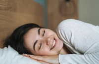 Έρευνα καταρρίπτει το ότι ο λίγο παραπάνω ύπνος το πρωί κάνει κακό στην υγεία μας