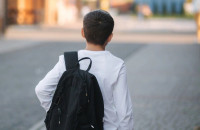 Γαλλία: 9χρονος ζούσε μόνος του επί δύο χρόνια και έκλεβε ντομάτες για να φάει