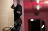 Πάτρα: Θηλυκή συμμορία παραβίασε 17 σπίτια… με ένα τραπουλόχαρτο