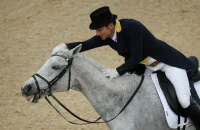 Σάλος στην Αυστραλία: Ολυμπιονίκης ιππέας διαγωνίστηκε φορώντας… mankini (βίντεο)