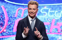 Λάκης Γαβαλάς: «Τις πιο πολλές φορές τα ρούχα που φοράω είναι για γέλια»