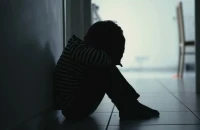 Λαμία: Άφηνε νηστικά για τιμωρία τα 5 πέντε ανήλικα παιδιά της συντρόφου του