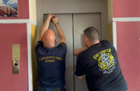 Λάρισα – Ευρωεκλογές 2024: Πήγαν να ψηφίσουν και κλείστηκαν στο… ασανσέρ