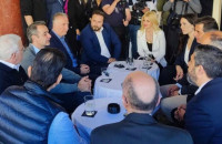 Ευρωεκλογές: Άπαντες παρόντες οι βουλευτές στο Μέγαρο Μαξίμου