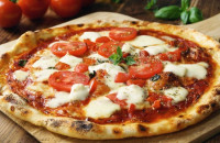 Συνταγή για σκεπαστή πίτσα στην τοστιέρα -Έτοιμη σε 15 λεπτά