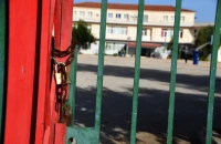 Πάτρα: Είχαν στήσει κύκλωμα διακίνησης ναρκωτικών σε σχολείο – 19 συλλήψεις