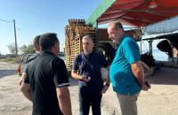 Αυτοψία Γιουτίκα στις κατεστραμμένες μυδοκαλλιέργειες του Θερμαϊκού Κόλπου