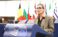 Η Ελεονώρα Μελέτη στο πλευρό των θυμάτων ενδοοικογενειακής βίας