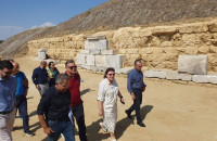 Σέρρες: Η Λίνα Μενδώνη στον τύμβο Καστά