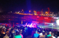 Στην συναυλία με τον Αλκίνοο Ιωαννίδη τους μάγεψε η λίμνη του Πεθελινού