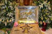 Στον Ιερό Ναό Τιμίου Σταυρού Σερρών η υποδοχή του Άρραφου Χιτώνος και Τιμίου Ξύλου από τη Μονή Παντοκράτορος του Αγίου Όρους