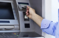 Τραπεζικές χρεώσεις: Πότε μηδενίζονται και ποιες συναλλαγές αφορούν