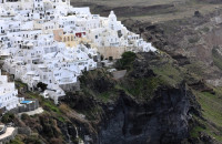 Σαντορίνη: Συνεχίζονται οι σεισμοί – Οι έλεγχοι, οι ζώνες απαγόρευσης κυκλοφορίας και οι συστάσεις