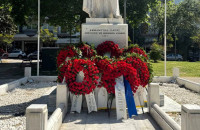 Γέμισε στεφάνια το άγαλμα του Εμμανουήλ Παππά