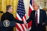 Δασμοί: Τι προβλέπει η εμπορική συμφωνία μεταξύ ΗΠΑ και Βρετανίας – Οι ανακοινώσεις Τραμπ και Στάρμερ