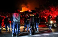 Ανεξέλεγκτη η φωτιά στην Ιεράπετρα με νέο μέτωπο τη νύχτα - Κάηκαν σπίτια, εκκενώθηκαν οικισμοί (βίντεο)