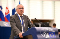 Γ. Μανιάτης προς Ευρωπαϊκή Επιτροπή: Τι θα κάνετε για να προστατεύσετε τη λειτουργία και βιωσιμότητα της Ιεράς Μονής Σινά;