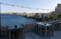 Νησιά: Με φαγητό «στο χέρι» και από το σούπερ μάρκετ οι τουρίστες - Πτώση για την εστίαση