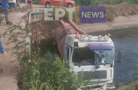 Βυτιοφόρο έπεσε σε κανάλι στη Νιγρίτα Σερρών