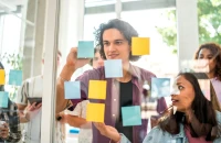 Η εργασιακή επανάσταση της Gen Z: Εγκαταλείπει σπουδές και γραφεία – Τα απροσδόκητα επαγγέλματα που επιλέγει