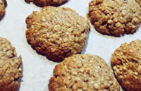 Μπισκότα βρώμης με μέλι, ταχίνι και σουσάμι