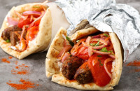 Πιτόγυρο: Στα ύψη οι τιμές στη Θεσσαλονίκη