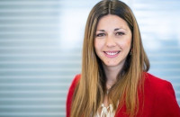 Ζαχαράκη: “Εξοπλίζουμε με 10.000 απινιδωτές τα σχολεία”