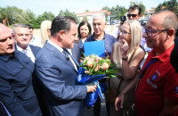 Με λουλούδια και λουκούμια στις Σέρρες ο Υπουργός Υγείας Άδωνις Γεωργιάδης