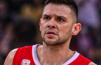 Μάρτυρας τροχαίου ο Κώστας Παπανικολάου - Απασχόλησε δυο παιδιά για να μην αντιληφθούν τον τραυματισμό της μητέρας τους