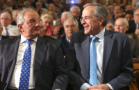 Από Καραμανλή, Σαμαρά και Βενιζέλο τριπλό χτύπημα για τον Μητσοτάκη