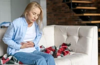 Καρκίνος παχέος εντέρου: «Θερίζει» στους κάτω των 40 – Τα σημάδια που δεν πρέπει να αγνοήσετε σύμφωνα με την παθολόγο