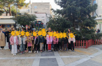 Πολιτεία των Ευχών: Μαθήτριες και μαθητές στολίζουν το Δέντρο των Παραμυθιών