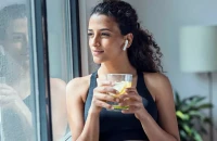 Μόνο νερό – Μπορεί η αποχή από το φαγητό να νικήσει τον καρκίνο; Ένας καθηγητής απαντά