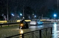 Η κακοκαιρία «Adel» έφτασε και στην Αττική - Πού υπάρχουν προβλήματα από την καταιγίδα