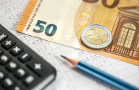 Εκπαιδευτικό επίδομα 1900 ευρώ σε άνεργους οικονομολόγους