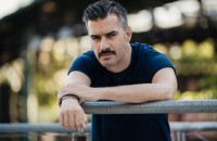 Στο νοσοκομείο ο Γιάννης Τσιμιτσέλης – Αφόρητος πόνος για τον ηθοποιό