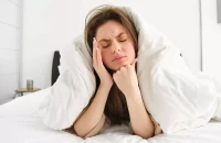 Γιατί δεν «σηκώνουμε» το αλκοόλ όσο μεγαλώνουμε; Ένας επιστήμονας εξηγεί