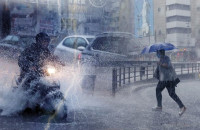 Καιρός: Ισχυρές βροχές και καταιγίδες μέχρι την Τρίτη σε δυτικά, Δωδεκάνησα και Θράκη – Επικαιροποιήθηκε το έκτακτο δελτίο επιδείνωσης