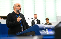 Σάκης Αρναούτογλου προς Κομισιόν: Η Ευρώπη τρέχει με πράσινο υδρογόνο – η Ελλάδα μένει χωρίς καύσιμο του μέλλοντος.