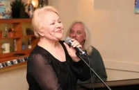 Η Μαίρη Λίντα γίνεται 90 χρονών - Οι επιτυχίες, οι γάμοι και η ζωή σήμερα στο γηροκομείο