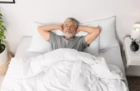 Πίεση: Η μικρή αλλαγή στον ύπνο που τη «ρίχνει» με φυσικό τρόπο σε 2 εβδομάδες