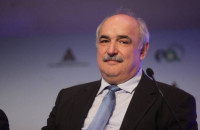 Ο Πρόεδρος Τράμπ και τ’ άρματα , οι Ευρωπαίοι με τα νταούλια, του ζουρνά κι η τελευταία τρύπα … Γράφει ο Μάρκος Μπόλαρης