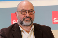 Σάκης Αρναούτογλου- «Χωριά στο σκοτάδι, ‘Υπαιθρος σε εγκατάλειψη»